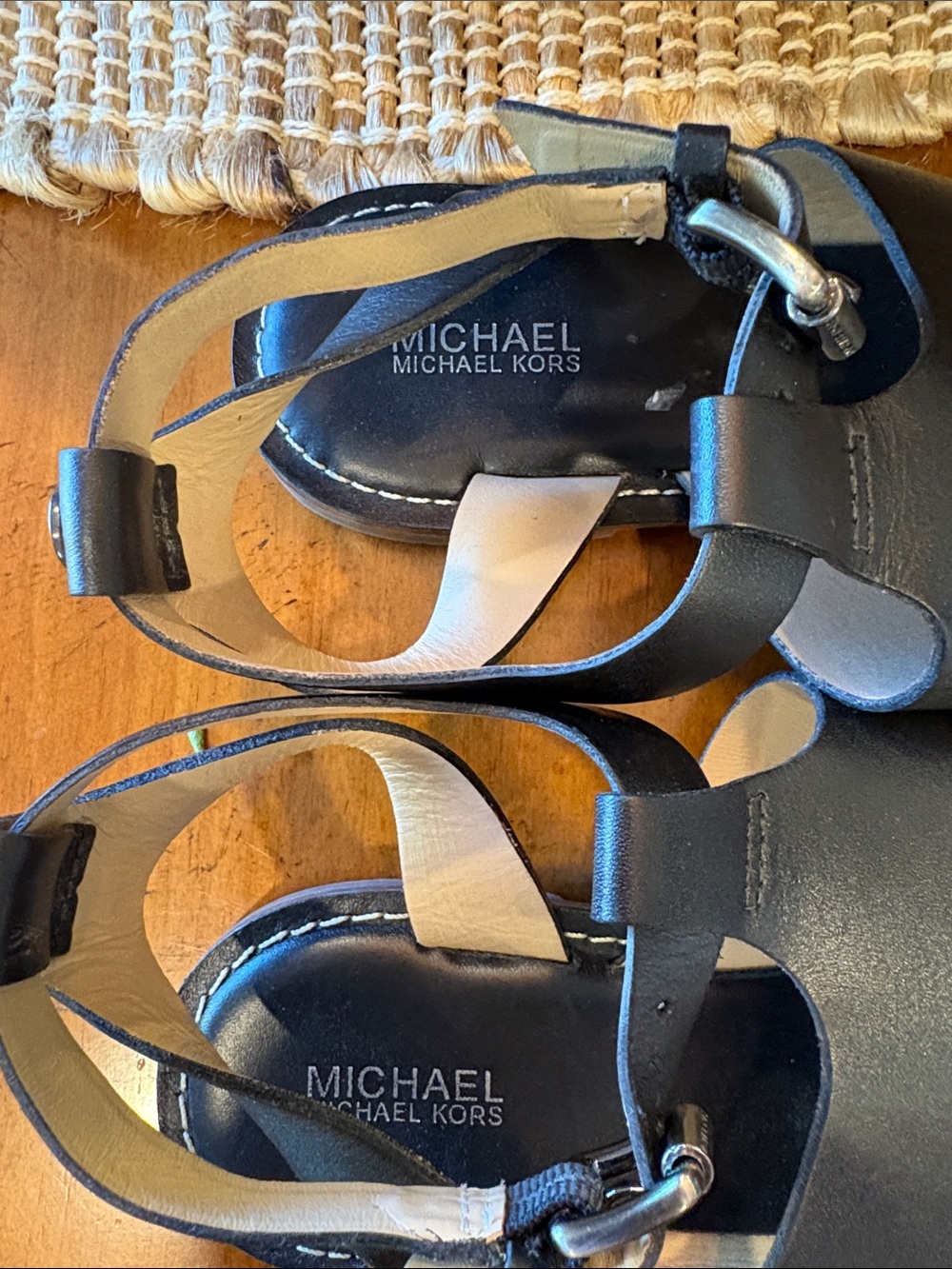 Michael Kors Black Leather T-Strap Toe-Ring Sandals - Picture 3 of 5